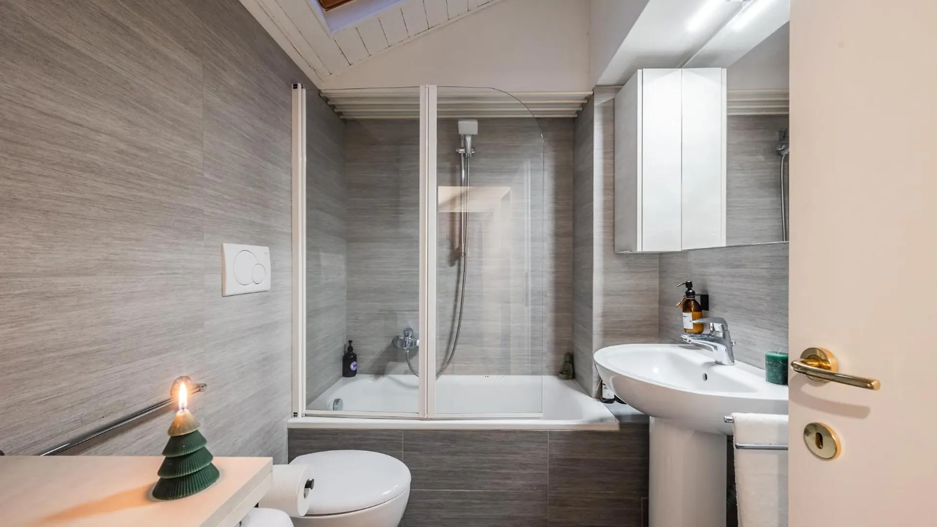 The Mirror Attic - Moscova Brera Milano Daire