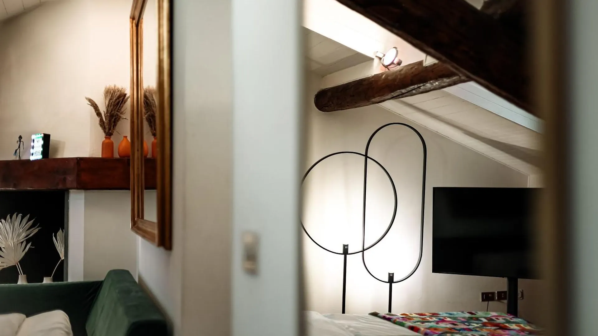 The Mirror Attic - Moscova Brera Milano Daire