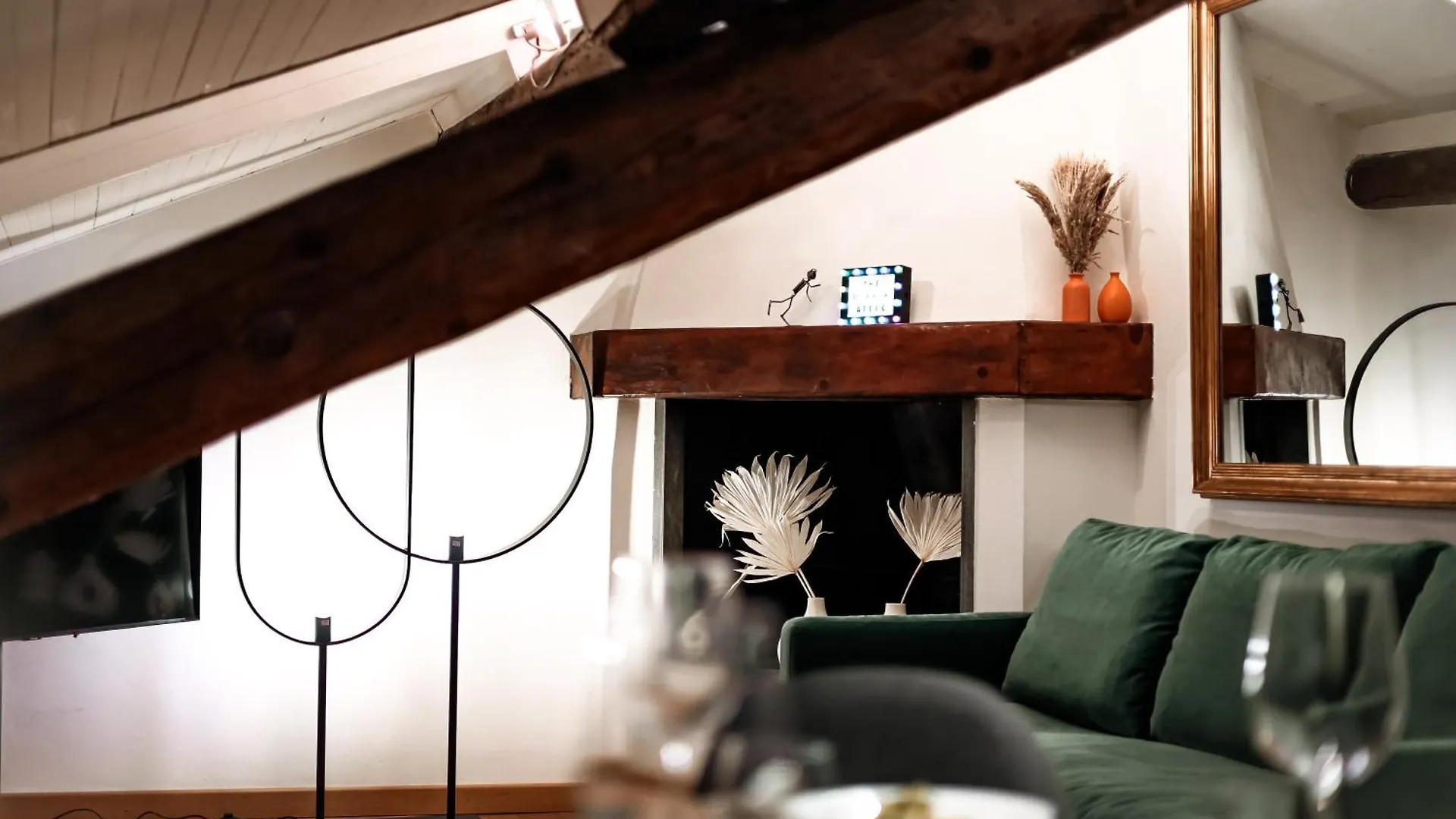 The Mirror Attic - Moscova Brera Milano Daire İtalya