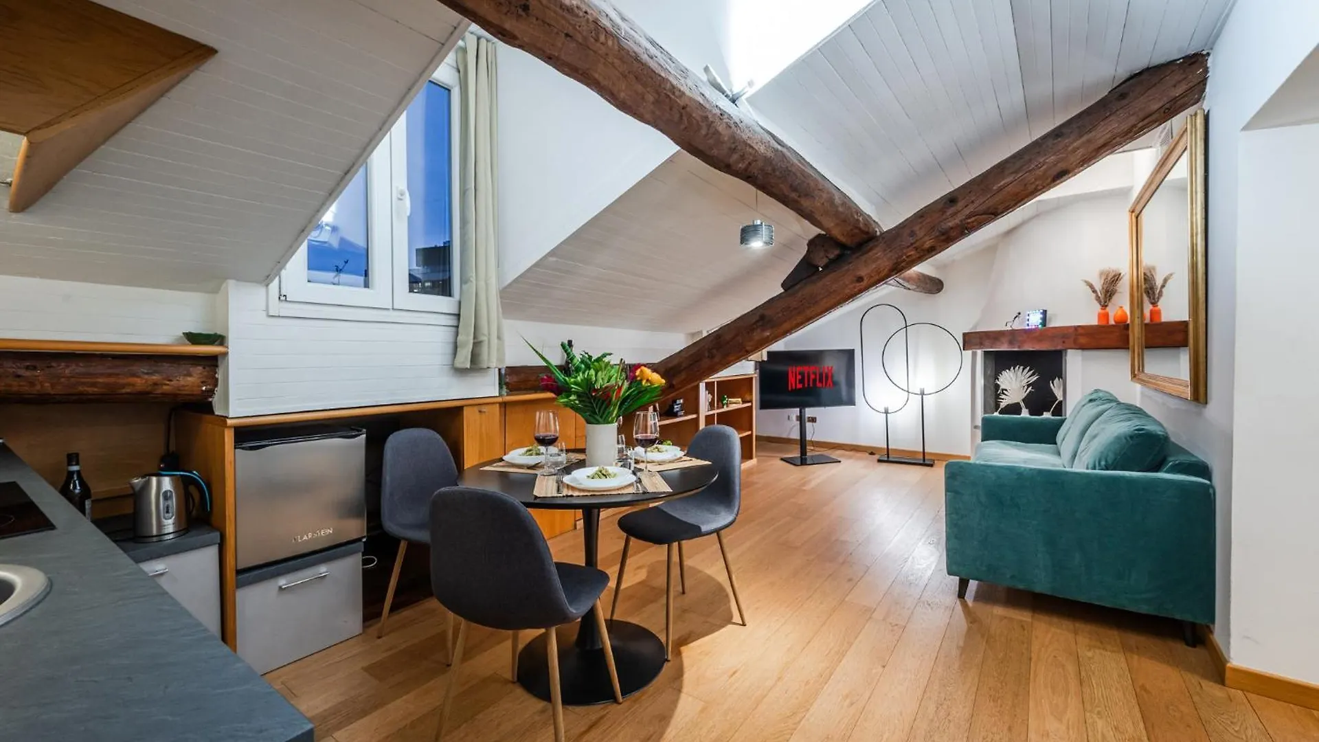 The Mirror Attic - Moscova Brera Milano Daire
