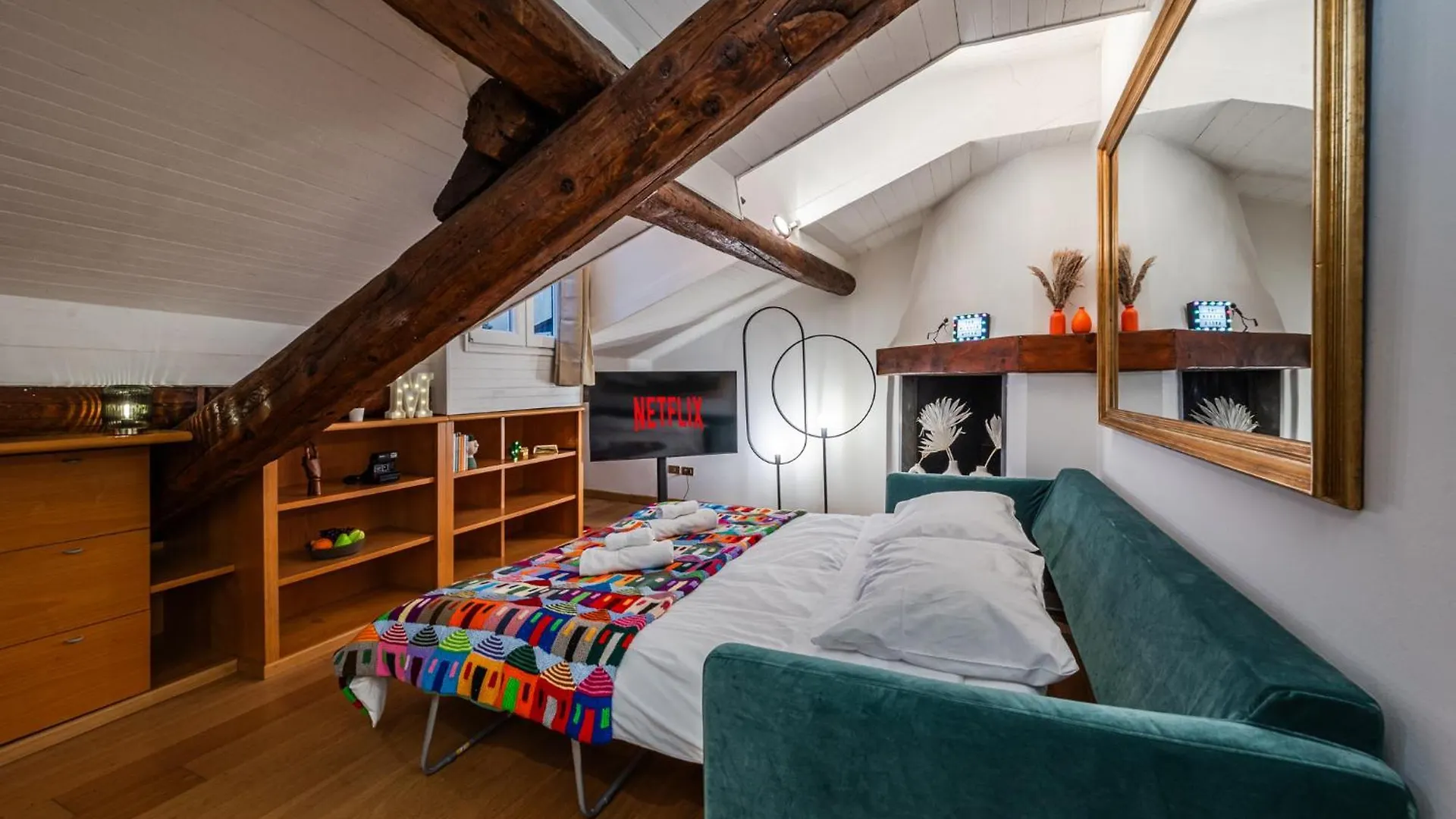 The Mirror Attic - Moscova Brera Milano Daire